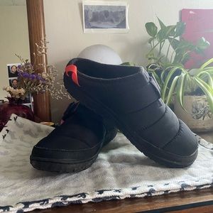 Chaco Women’s Ramble Puff Clog in Black: SIZE 6. Barely used, no wear.